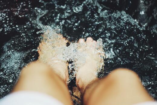 nohy ve vodě.jpg